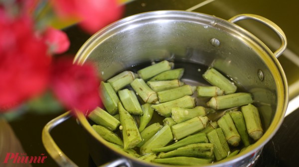 Chia sẻ bí quyết làm đẹp: Ủ tóc bằng đậu bắp và kết quả suôn mượt bất ngờ