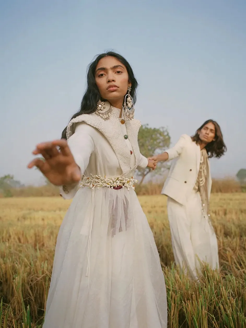 Cloud Dancer - sắc trắng định hình thời trang toàn cầu năm 2026