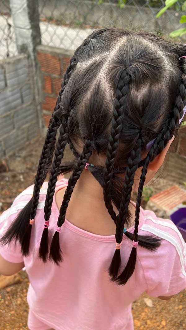 Cô giáo mầm non kiêm nhà tạo mẫu tóc, dân mạng bật cười vì quá ngộ nghĩnh Cô giáo mầm non kiêm nhà tạo mẫu tóc, dân mạng bật cười vì quá ngộ nghĩnh