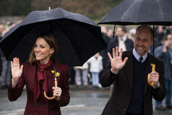 Công nương Kate Middleton khẳng định đẳng cấp thời trang với sắc đỏ rượu vang