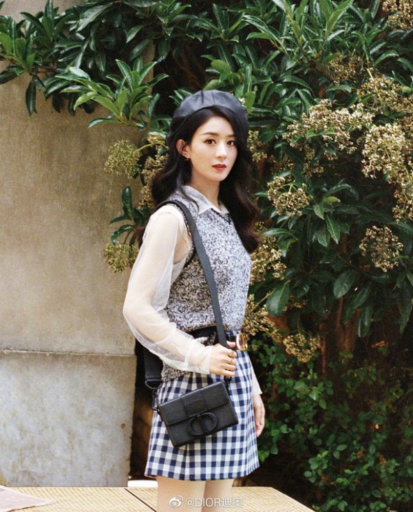 Cùng xách túi Dior nhưng vì đâu Jisoo được khen còn Triệu Lệ Dĩnh bị bảo thiếu khí chất? Cùng xách túi Dior nhưng vì đâu Jisoo được khen còn Triệu Lệ Dĩnh bị bảo thiếu khí chất?
