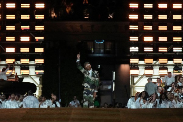 Cuộc kết hợp giữa sao nhạc pop Pharrell Williams và thương hiệu Louis Vuitton