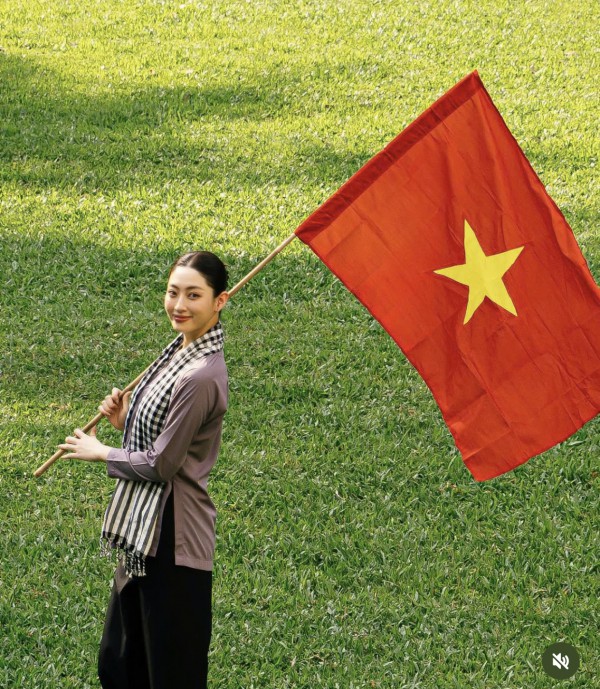 Dàn mỹ nhân Vbiz diện áo dài khoe sắc dịp đại lễ 30/4 Dàn mỹ nhân Vbiz diện áo dài khoe sắc dịp đại lễ 30/4