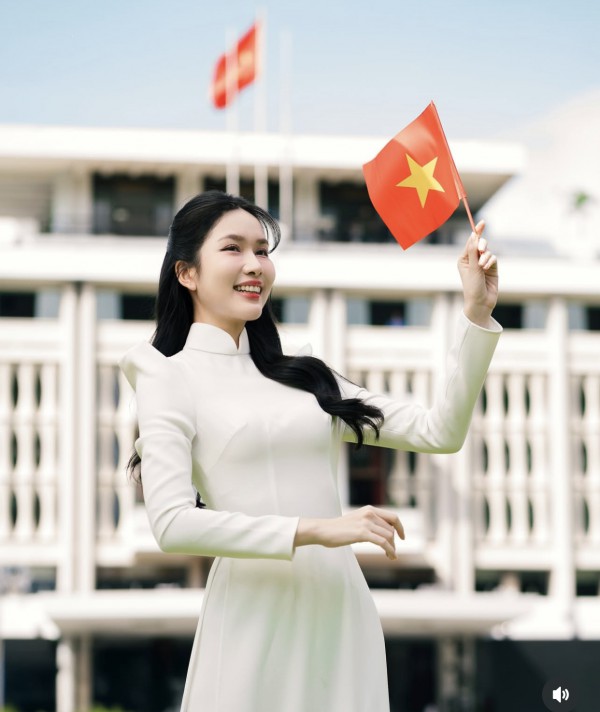 Dàn mỹ nhân Vbiz diện áo dài khoe sắc dịp đại lễ 30/4 Dàn mỹ nhân Vbiz diện áo dài khoe sắc dịp đại lễ 30/4