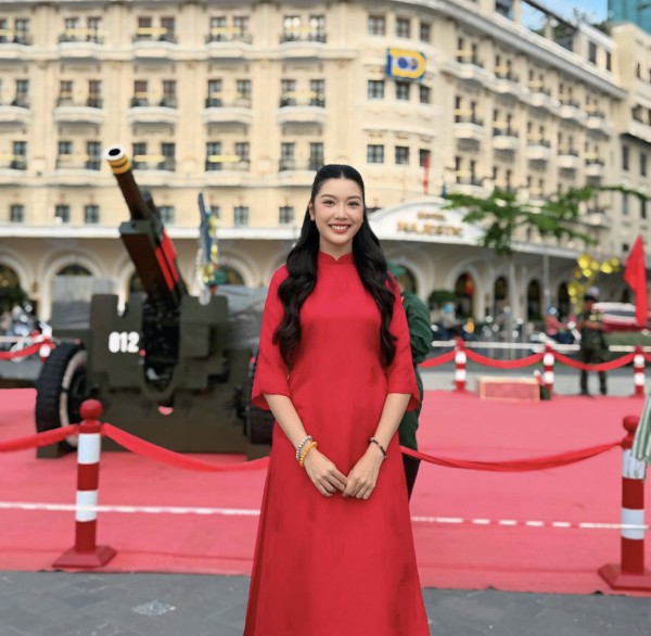 Dàn mỹ nhân Vbiz diện áo dài khoe sắc dịp đại lễ 30/4 Dàn mỹ nhân Vbiz diện áo dài khoe sắc dịp đại lễ 30/4