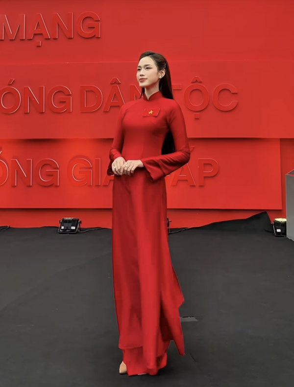 Dàn mỹ nhân Việt đồng loạt diện sắc đỏ, lan tỏa không khí tự hào lễ 2/9 Dàn mỹ nhân Việt đồng loạt diện sắc đỏ, lan tỏa không khí tự hào lễ 2/9