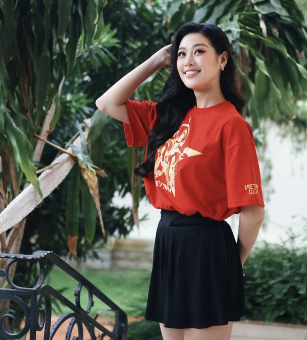 Dàn mỹ nhân Việt đồng loạt diện sắc đỏ, lan tỏa không khí tự hào lễ 2/9 Dàn mỹ nhân Việt đồng loạt diện sắc đỏ, lan tỏa không khí tự hào lễ 2/9