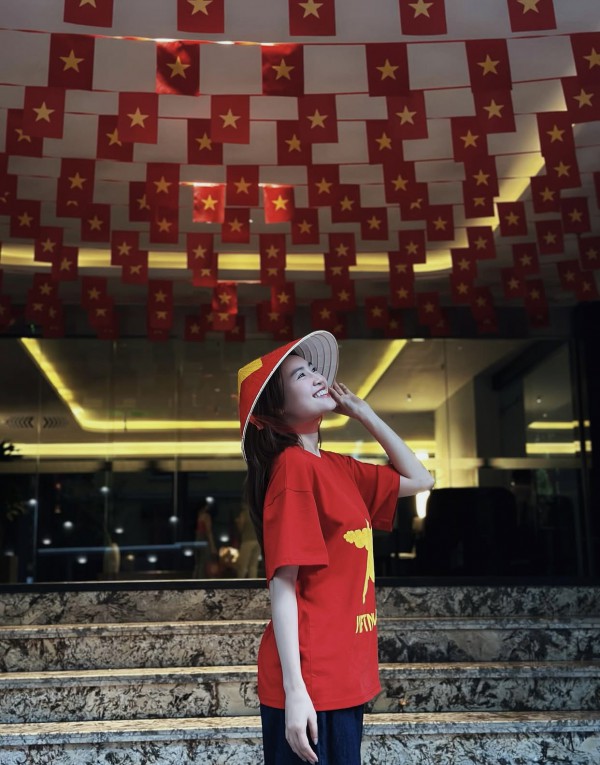 Dàn mỹ nhân Việt đồng loạt diện sắc đỏ, lan tỏa không khí tự hào lễ 2/9 Dàn mỹ nhân Việt đồng loạt diện sắc đỏ, lan tỏa không khí tự hào lễ 2/9