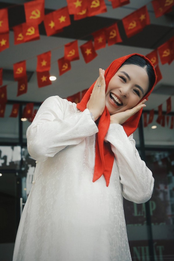 Dàn mỹ nhân Việt đồng loạt diện sắc đỏ, lan tỏa không khí tự hào lễ 2/9 Dàn mỹ nhân Việt đồng loạt diện sắc đỏ, lan tỏa không khí tự hào lễ 2/9