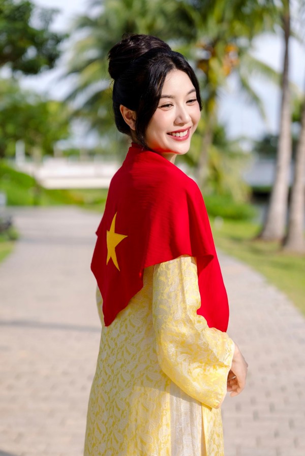 Dàn mỹ nhân Việt đồng loạt diện sắc đỏ, lan tỏa không khí tự hào lễ 2/9 Dàn mỹ nhân Việt đồng loạt diện sắc đỏ, lan tỏa không khí tự hào lễ 2/9