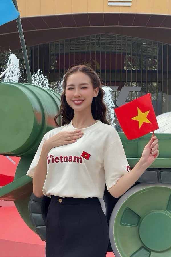 Dàn mỹ nhân Việt đồng loạt diện sắc đỏ, lan tỏa không khí tự hào lễ 2/9 Dàn mỹ nhân Việt đồng loạt diện sắc đỏ, lan tỏa không khí tự hào lễ 2/9