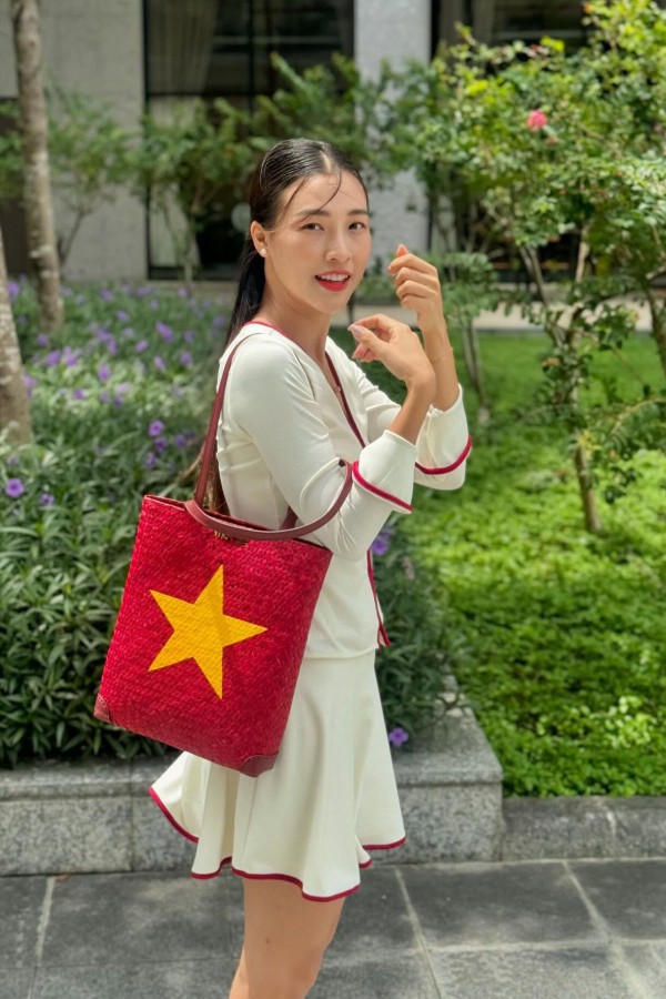 Dàn mỹ nhân Việt đồng loạt diện sắc đỏ, lan tỏa không khí tự hào lễ 2/9 Dàn mỹ nhân Việt đồng loạt diện sắc đỏ, lan tỏa không khí tự hào lễ 2/9