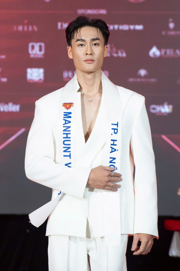 Dàn thí sinh Manhunt Vietnam nhận sash, tranh ngôi vị nam vương Dàn thí sinh Manhunt Vietnam nhận sash, tranh ngôi vị nam vương