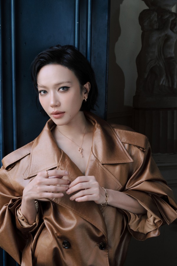 Diệu Nhi lột xác ấn tượng với phong cách quý cô cổ điển
