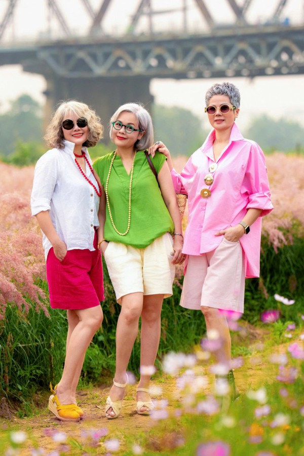 Dopamine dressing - bảng màu rực rỡ, khí chất của phụ nữ tóc lấp lánh&nbsp;