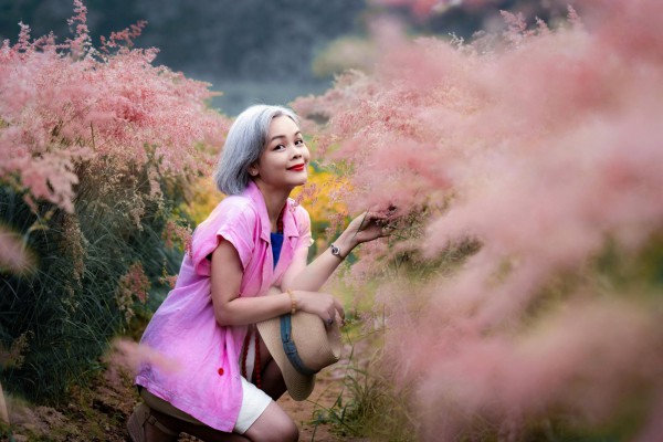 Dopamine dressing - bảng màu rực rỡ, khí chất của phụ nữ tóc lấp lánh&nbsp;