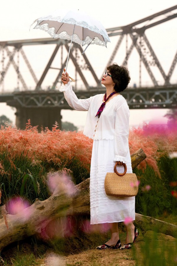 Dopamine dressing - bảng màu rực rỡ, khí chất của phụ nữ tóc lấp lánh&nbsp;