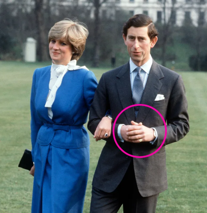 Dua Lipa, Hailey Bieber lăng xê xu hướng nhẫn ngón út