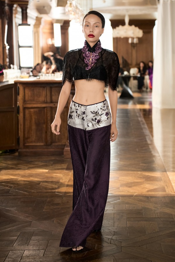 Gigi Hương Giang trình diễn thiết kế lấy cảm hứng tinh thần Phục Hưng