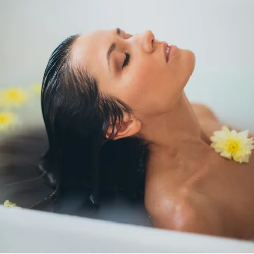 Gội đầu trở thành liệu pháp cải thiện tinh thần hiệu quả