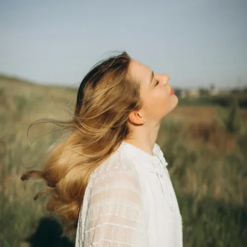 Gội đầu trở thành liệu pháp cải thiện tinh thần hiệu quả