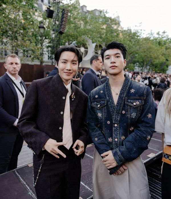 HIEUTHUHAI khoe vẻ điển trai bên J-Hope BTS tại show diễn ở Pháp HIEUTHUHAI khoe vẻ điển trai bên J-Hope BTS tại show diễn ở Pháp