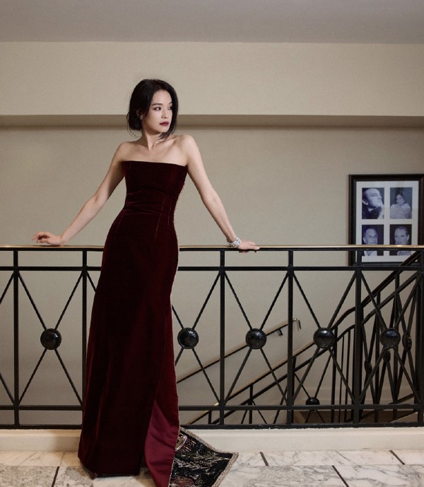 Hình ảnh Thư Kỳ vẫy tay chào tại thảm đỏ LHP Cannes 2025 gây sốt mạng xã hội Hình ảnh Thư Kỳ vẫy tay chào tại thảm đỏ LHP Cannes 2025 gây sốt mạng xã hội