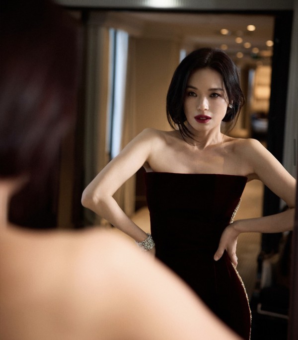 Hình ảnh Thư Kỳ vẫy tay chào tại thảm đỏ LHP Cannes 2025 gây sốt mạng xã hội Hình ảnh Thư Kỳ vẫy tay chào tại thảm đỏ LHP Cannes 2025 gây sốt mạng xã hội