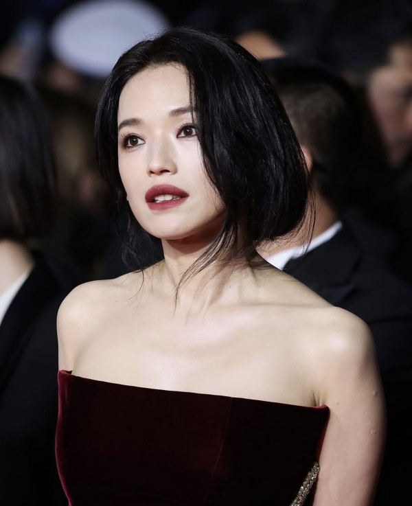 Hình ảnh Thư Kỳ vẫy tay chào tại thảm đỏ LHP Cannes 2025 gây sốt mạng xã hội Hình ảnh Thư Kỳ vẫy tay chào tại thảm đỏ LHP Cannes 2025 gây sốt mạng xã hội