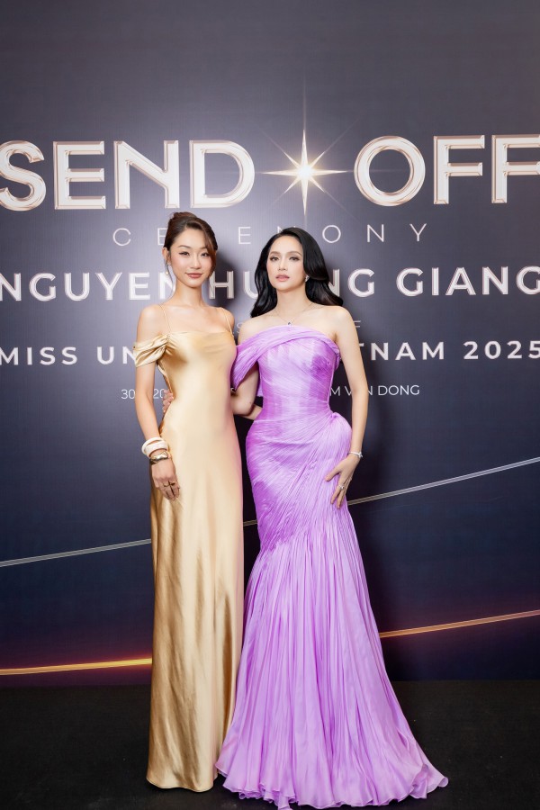 Hồ Ngọc Hà, Kỳ Duyên tiễn Hương Giang lên đường dự thi Miss Universe 2025 Hồ Ngọc Hà, Kỳ Duyên tiễn Hương Giang lên đường dự thi Miss Universe 2025
