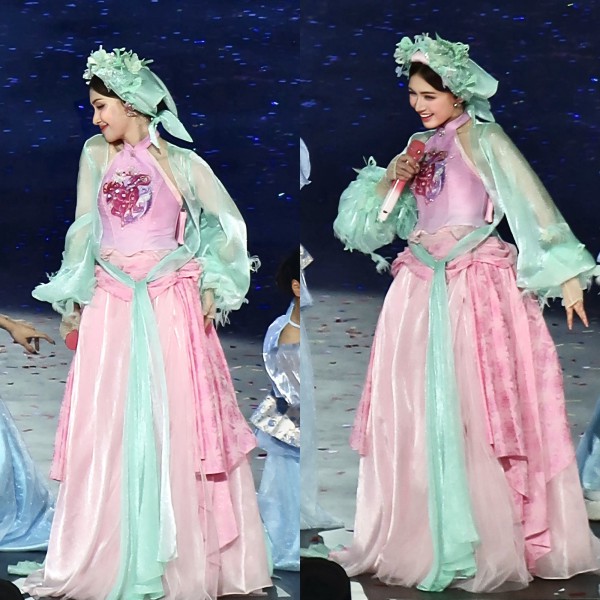 Hoà Minzy biến hoá phong cách từ hiện đại đến truyền thống trong fan concert Hoà Minzy biến hoá phong cách từ hiện đại đến truyền thống trong fan concert