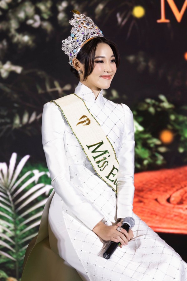 Hoa hậu Mina Sue Choi nền nã trong tà áo dài, làm đại sứ ”Miss Earth Vienam 2023”