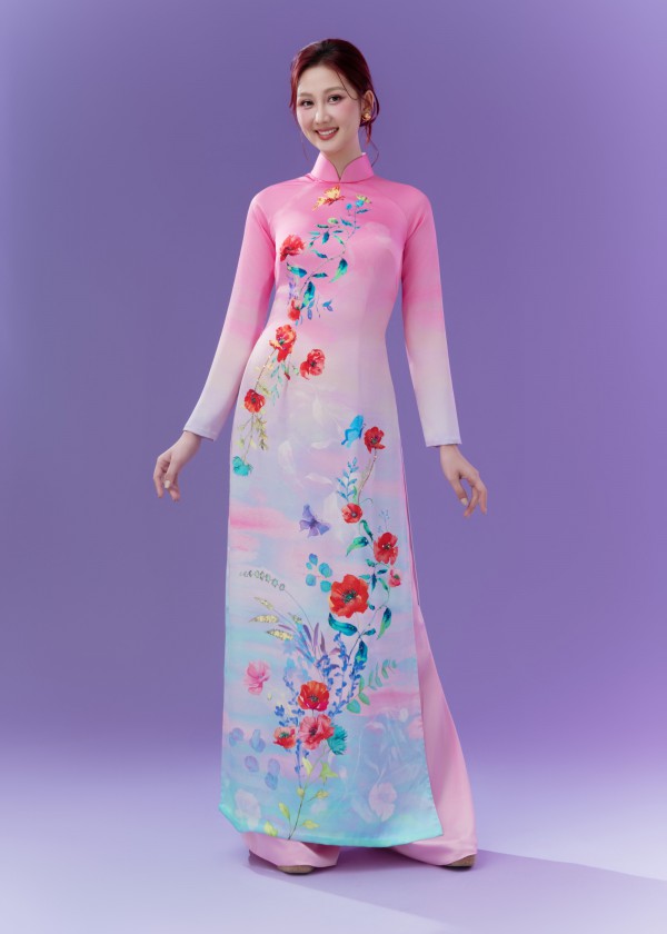 Hoa hậu Quế Anh diện áo dài hóa 
