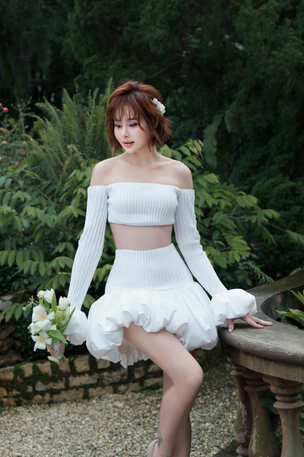 Hoa hậu Sella Trương khoe vẻ đẹp quyến rũ với váy cưới Hoa hậu Sella Trương khoe vẻ đẹp quyến rũ với váy cưới