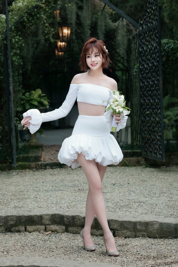 Hoa hậu Sella Trương khoe vẻ đẹp quyến rũ với váy cưới Hoa hậu Sella Trương khoe vẻ đẹp quyến rũ với váy cưới