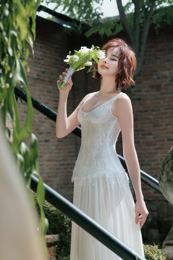 Hoa hậu Sella Trương khoe vẻ đẹp quyến rũ với váy cưới Hoa hậu Sella Trương khoe vẻ đẹp quyến rũ với váy cưới