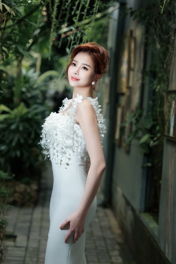 Hoa hậu Sella Trương khoe vẻ đẹp quyến rũ với váy cưới Hoa hậu Sella Trương khoe vẻ đẹp quyến rũ với váy cưới