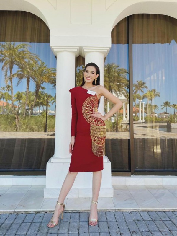 Hoa hậu Đỗ Thị Hà khoe đường cong hoàn hảo với thiết kế ý nghĩa trong phần thi đối đầu