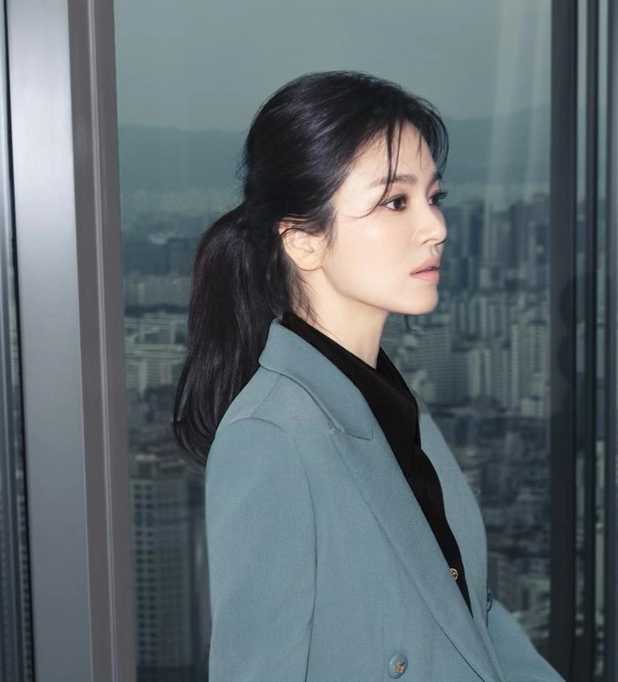 Học Song Hye Kyo kiểu buộc tóc 