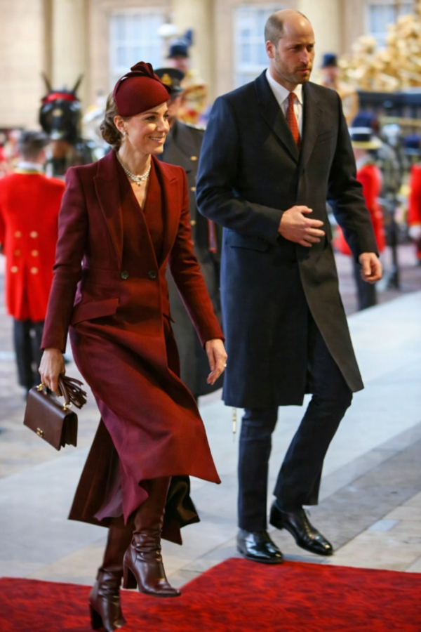 Học cách diện áo khoác dài chuẩn sang, vừa thanh lịch vừa tôn dáng như Công nương Kate Middleton