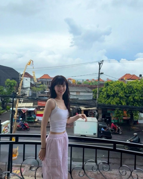 Học sao Hàn phối đồ cùng các trang phục "hai dây" Học sao Hàn phối đồ cùng các trang phục "hai dây"