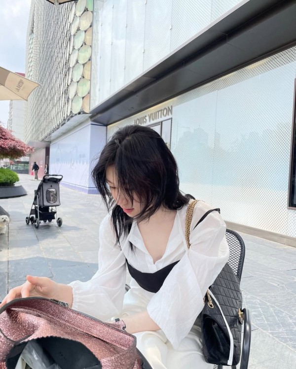 Học sao Hàn phối đồ cùng các trang phục "hai dây" Học sao Hàn phối đồ cùng các trang phục "hai dây"