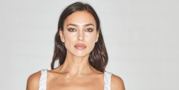 Irina Shayk dùng đá lạnh giúp da săn chắc, căng mịn