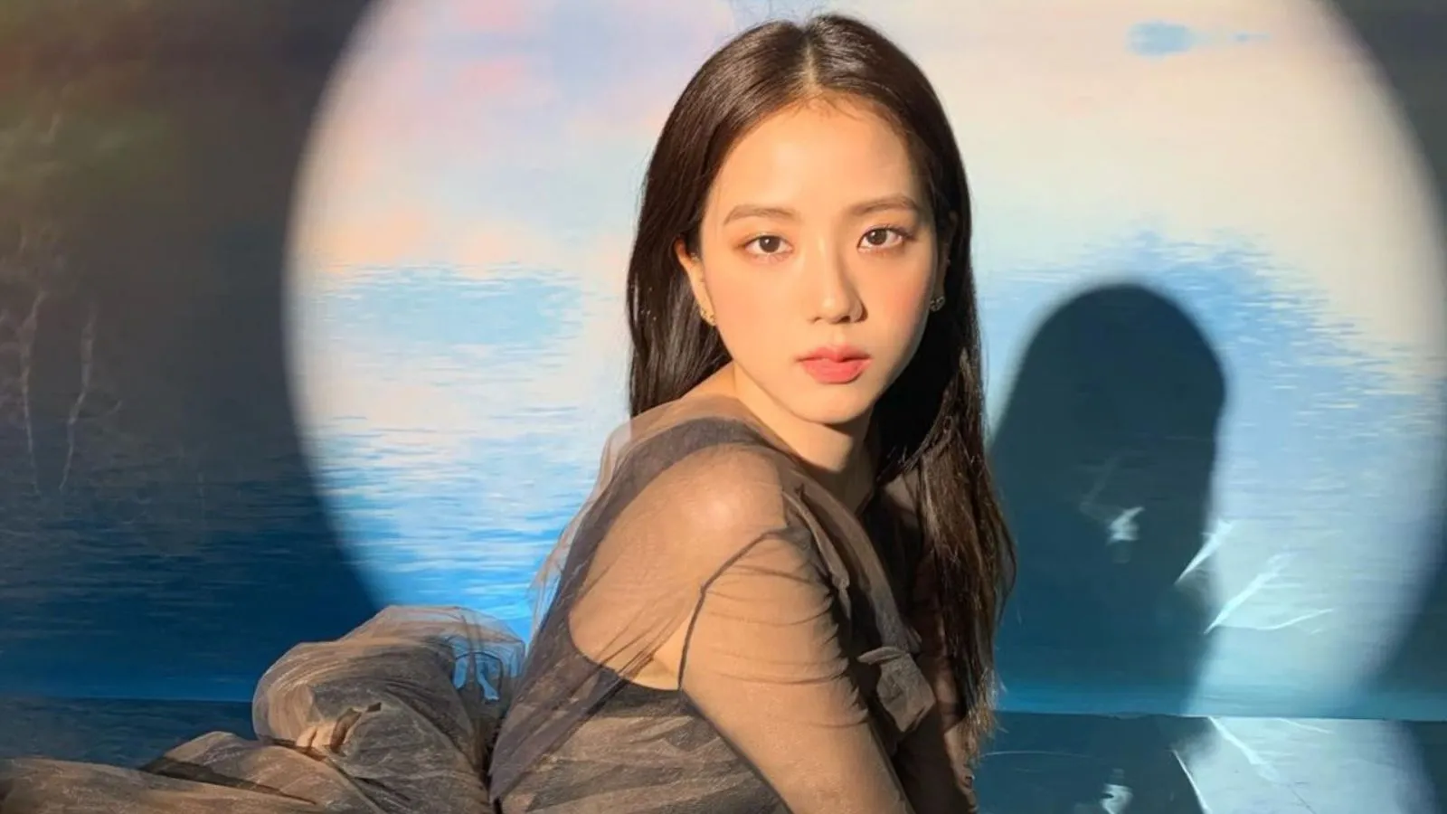 Jisoo (Blackpink) đắp mặt nạ 2 lần/ngày để da khỏe đẹp