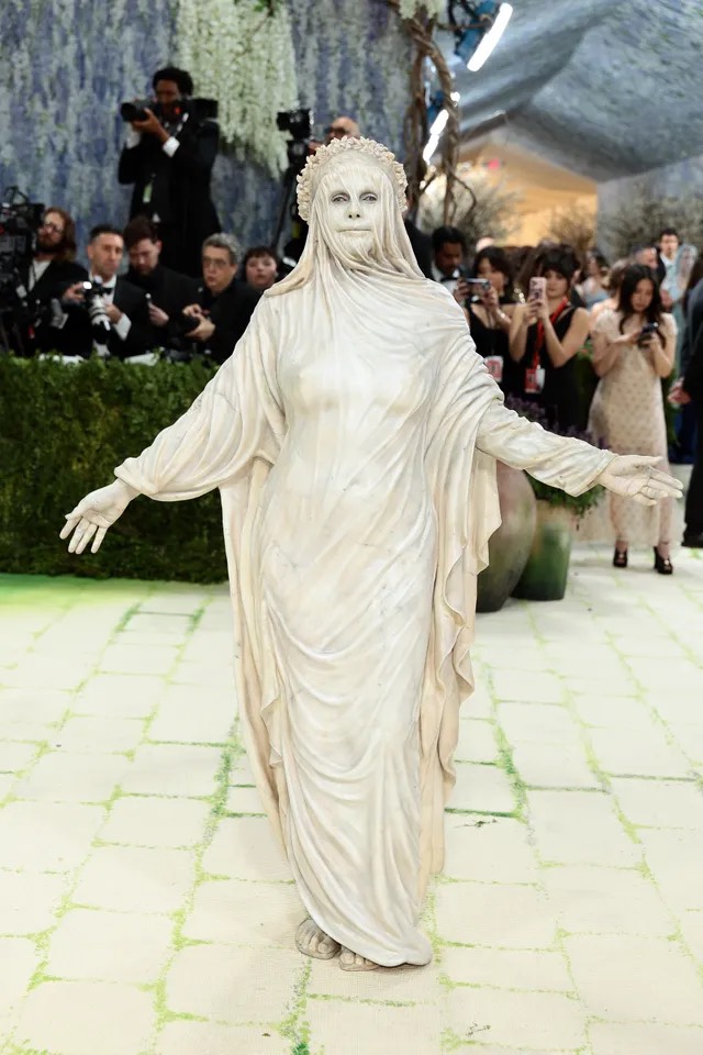 Katy Perry hóa phi hành gia, Heidi Klum biến thành tượng điêu khắc tại Met Gala 2026&nbsp;