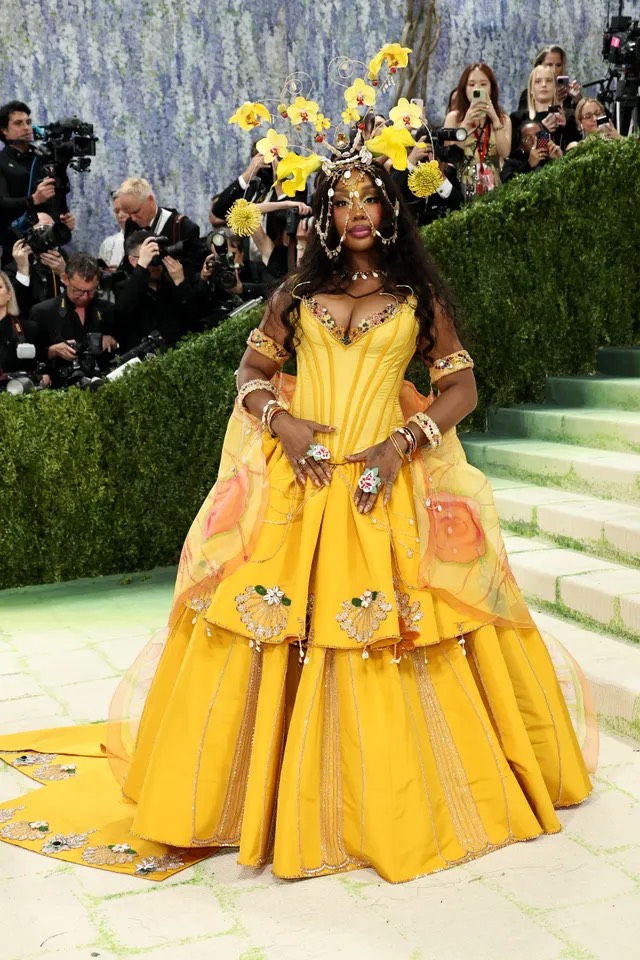 Katy Perry hóa phi hành gia, Heidi Klum biến thành tượng điêu khắc tại Met Gala 2026&nbsp;