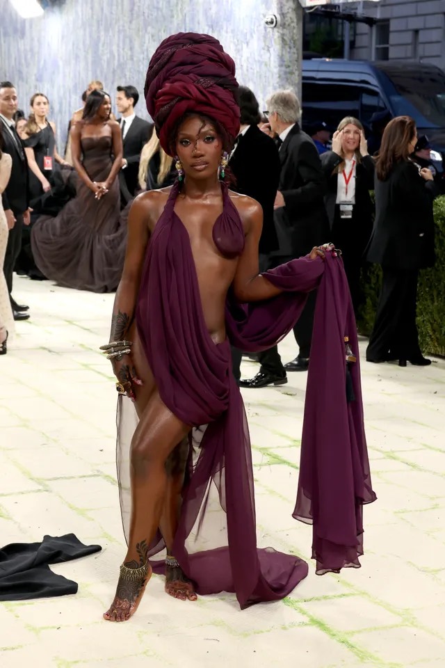 Katy Perry hóa phi hành gia, Heidi Klum biến thành tượng điêu khắc tại Met Gala 2026&nbsp;