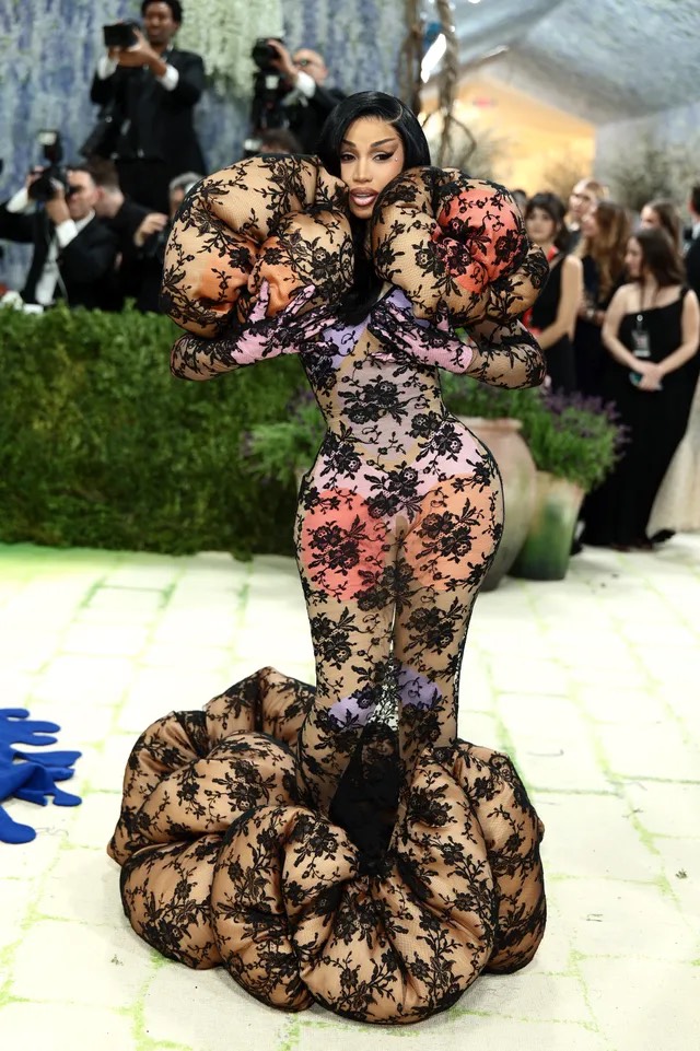 Katy Perry hóa phi hành gia, Heidi Klum biến thành tượng điêu khắc tại Met Gala 2026&nbsp;