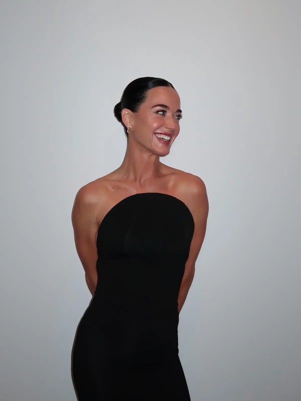 Katy Perry khoe vẻ đẹp quyến rũ, tình tứ bên cựu thủ tướng Justin Trudeau