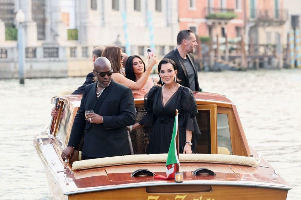 Khi lễ cưới hoá sàn diễn thời trang Khi lễ cưới hoá sàn diễn thời trang